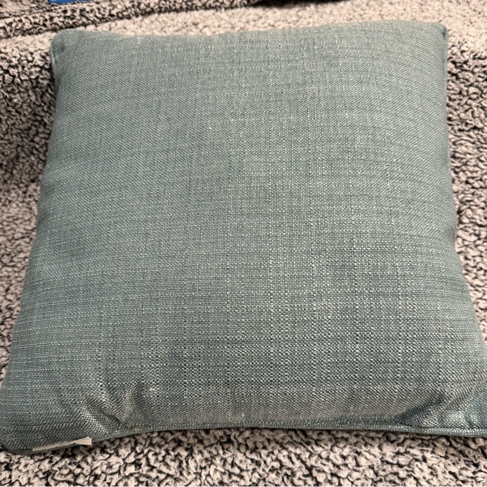Two decorative pillows with green/blue tulip design. - Picture 3 of 5